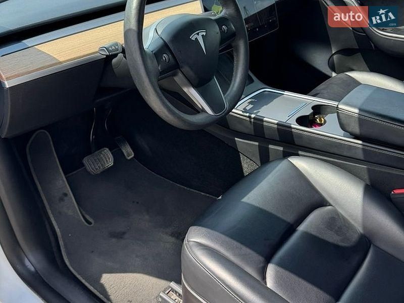 Внедорожник / Кроссовер Tesla Model Y 2021 в Ивано-Франковске