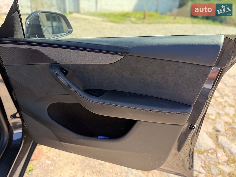 Позашляховик / Кросовер Tesla Model Y 2025 в Києві