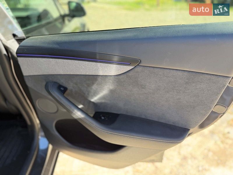 Позашляховик / Кросовер Tesla Model Y 2025 в Києві