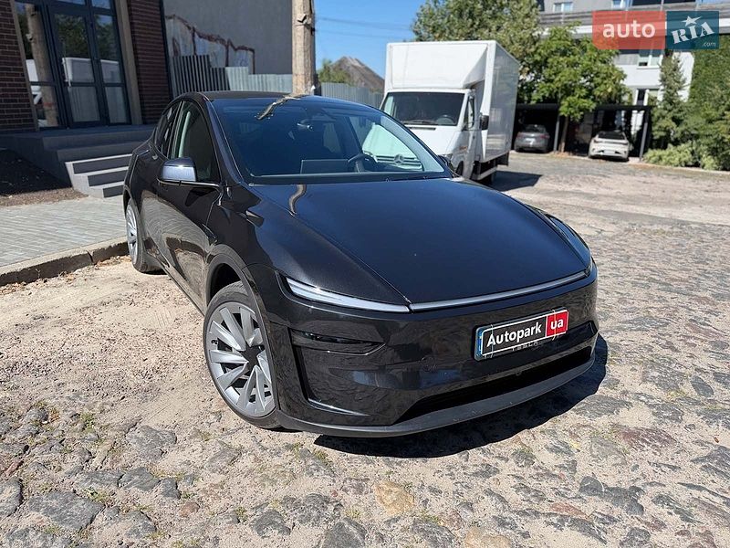 Позашляховик / Кросовер Tesla Model Y 2025 в Києві