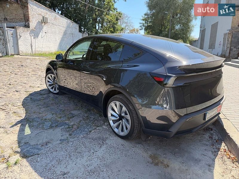 Позашляховик / Кросовер Tesla Model Y 2025 в Києві