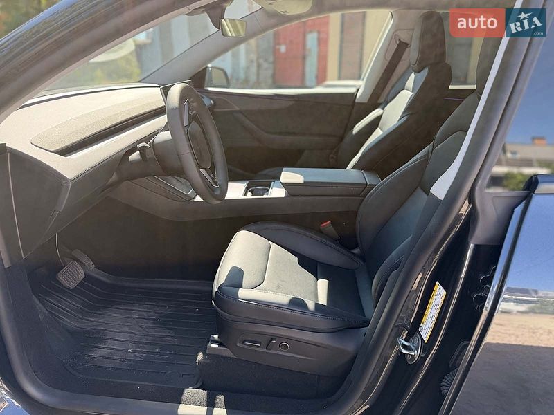 Позашляховик / Кросовер Tesla Model Y 2025 в Києві