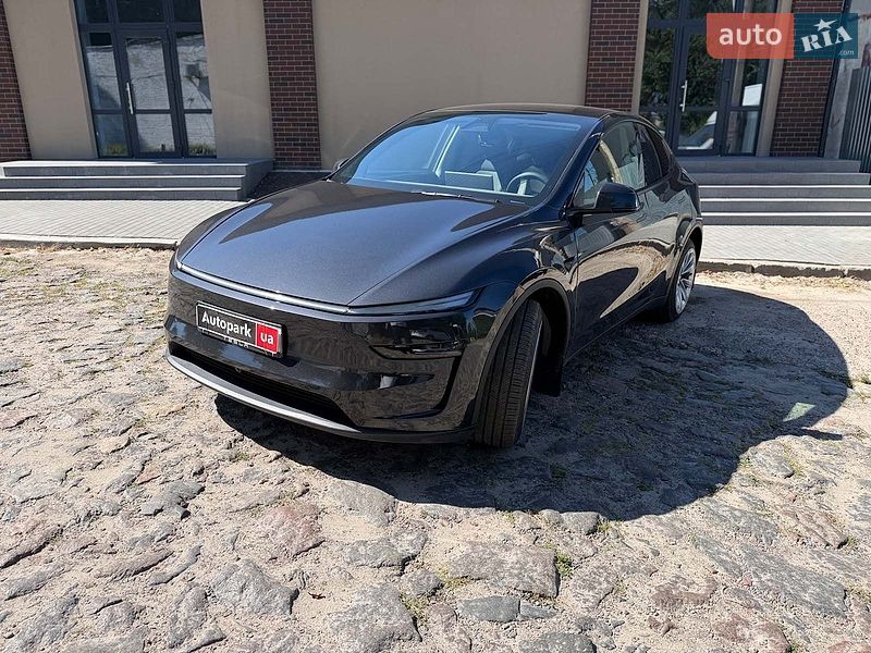 Tesla Model Y 2025