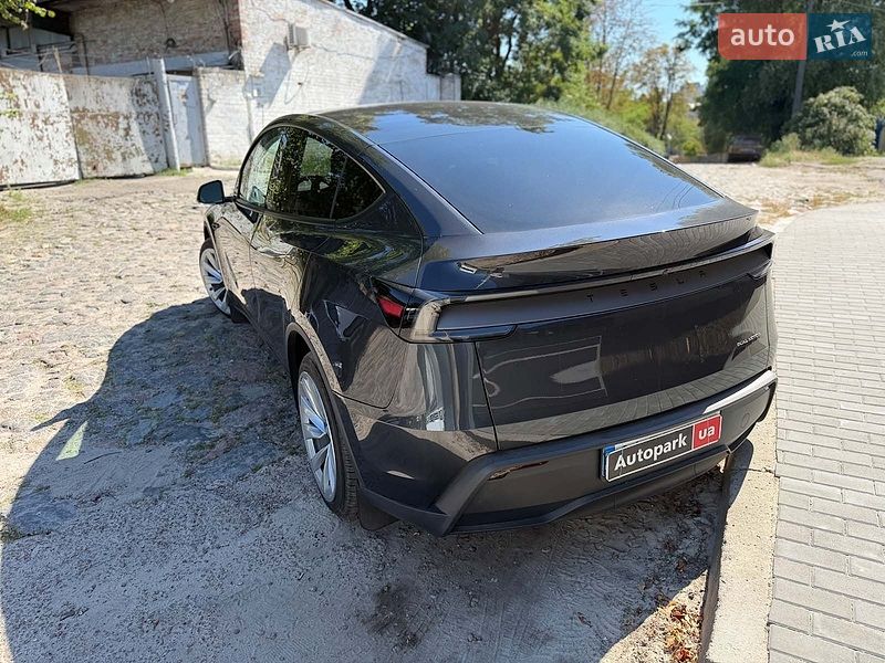 Позашляховик / Кросовер Tesla Model Y 2025 в Києві