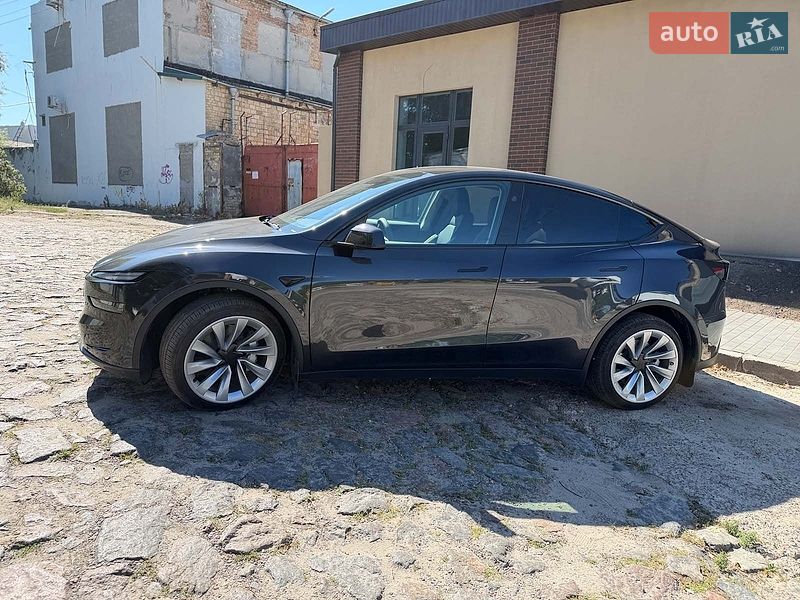 Позашляховик / Кросовер Tesla Model Y 2025 в Києві