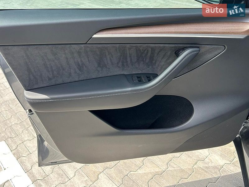 Позашляховик / Кросовер Tesla Model Y 2024 в Києві