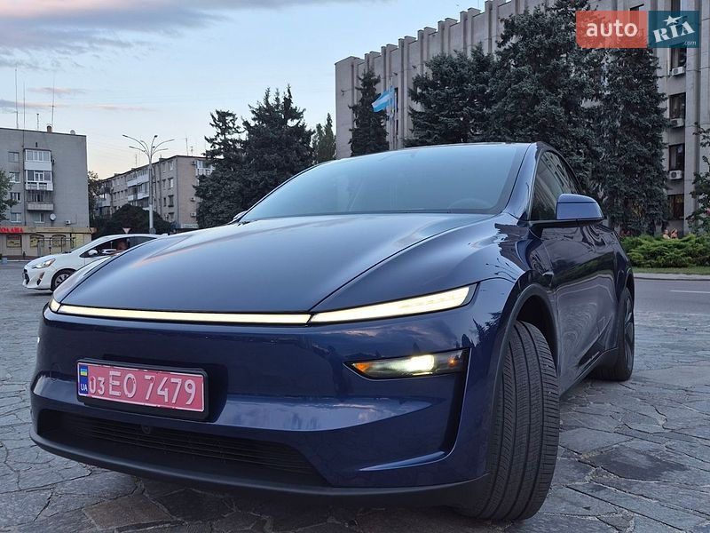Внедорожник / Кроссовер Tesla Model Y 2025 в Кременчуге