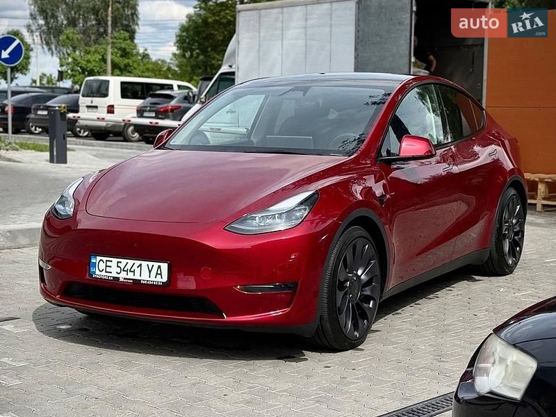 Позашляховик / Кросовер Tesla Model Y 2024 в Чернівцях