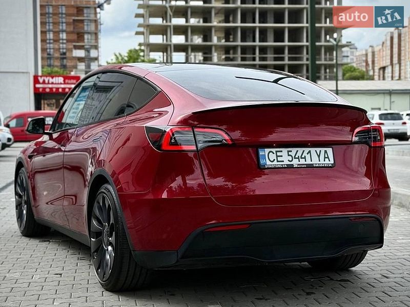 Позашляховик / Кросовер Tesla Model Y 2024 в Чернівцях