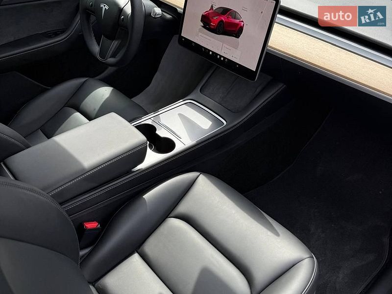 Внедорожник / Кроссовер Tesla Model Y 2024 в Черновцах