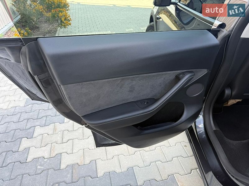 Позашляховик / Кросовер Tesla Model Y 2024 в Львові