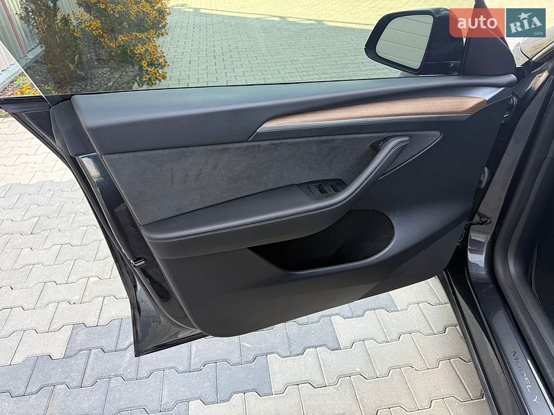 Внедорожник / Кроссовер Tesla Model Y 2024 в Львове