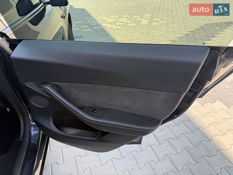 Позашляховик / Кросовер Tesla Model Y 2024 в Львові