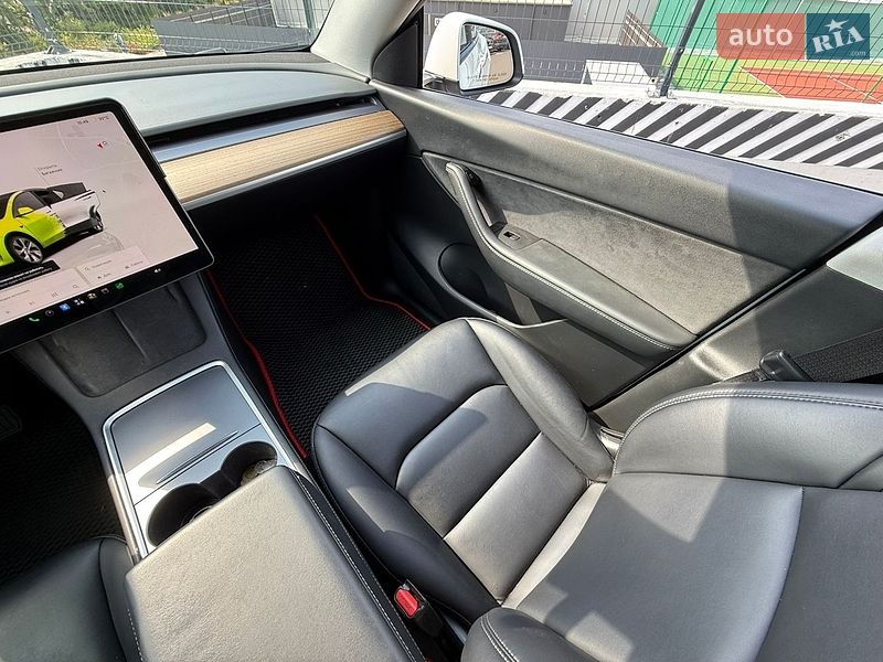 Позашляховик / Кросовер Tesla Model Y 2022 в Києві