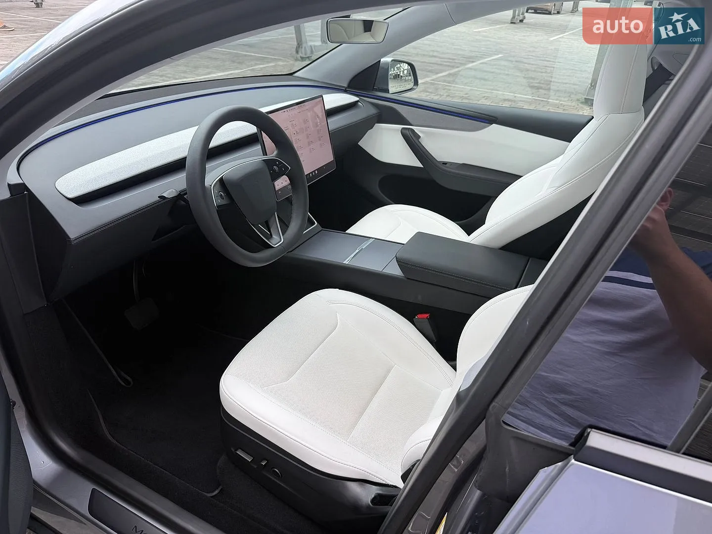 2025 Tesla Model Y - мініатюра 10