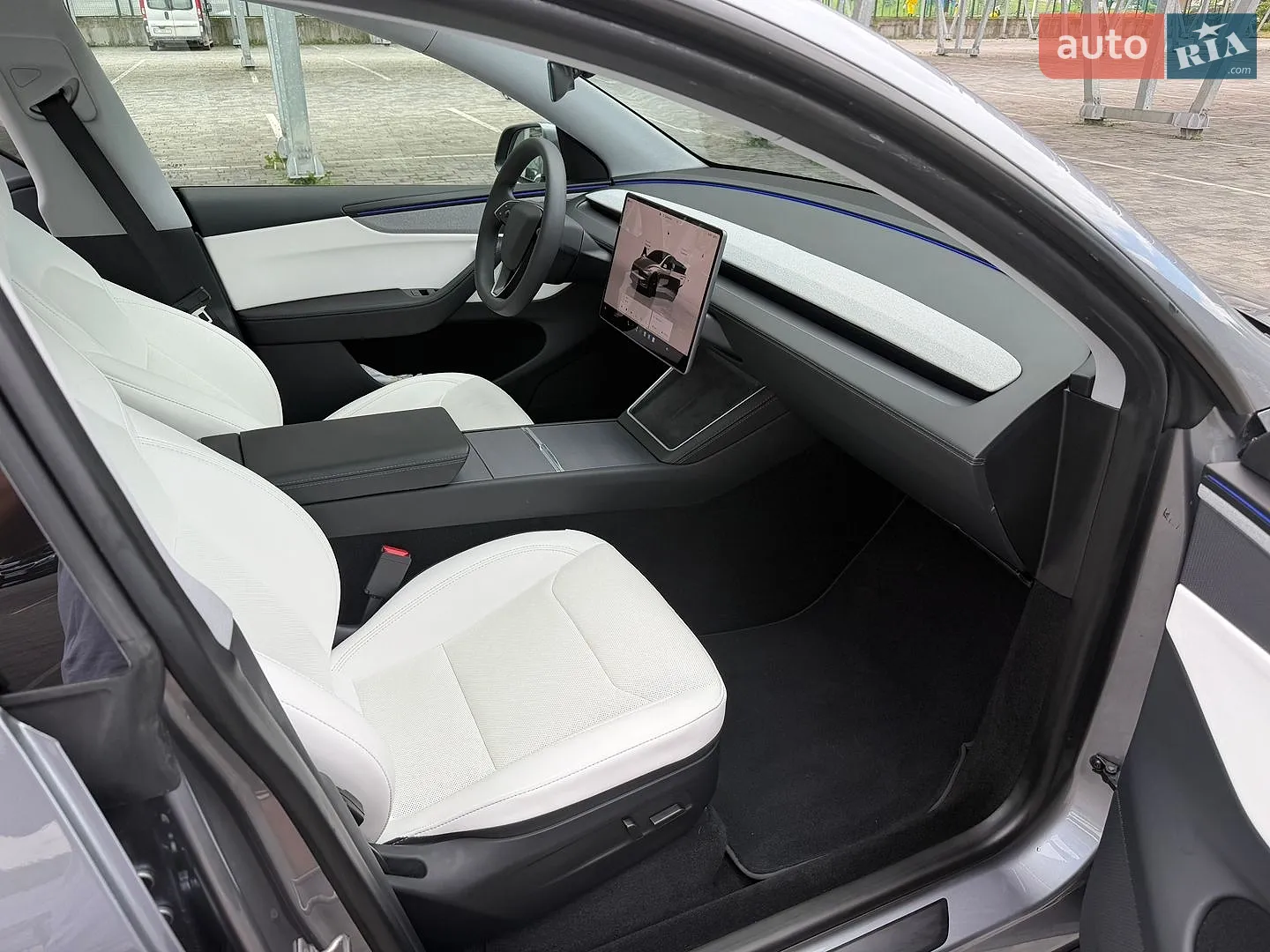2025 Tesla Model Y - мініатюра 11