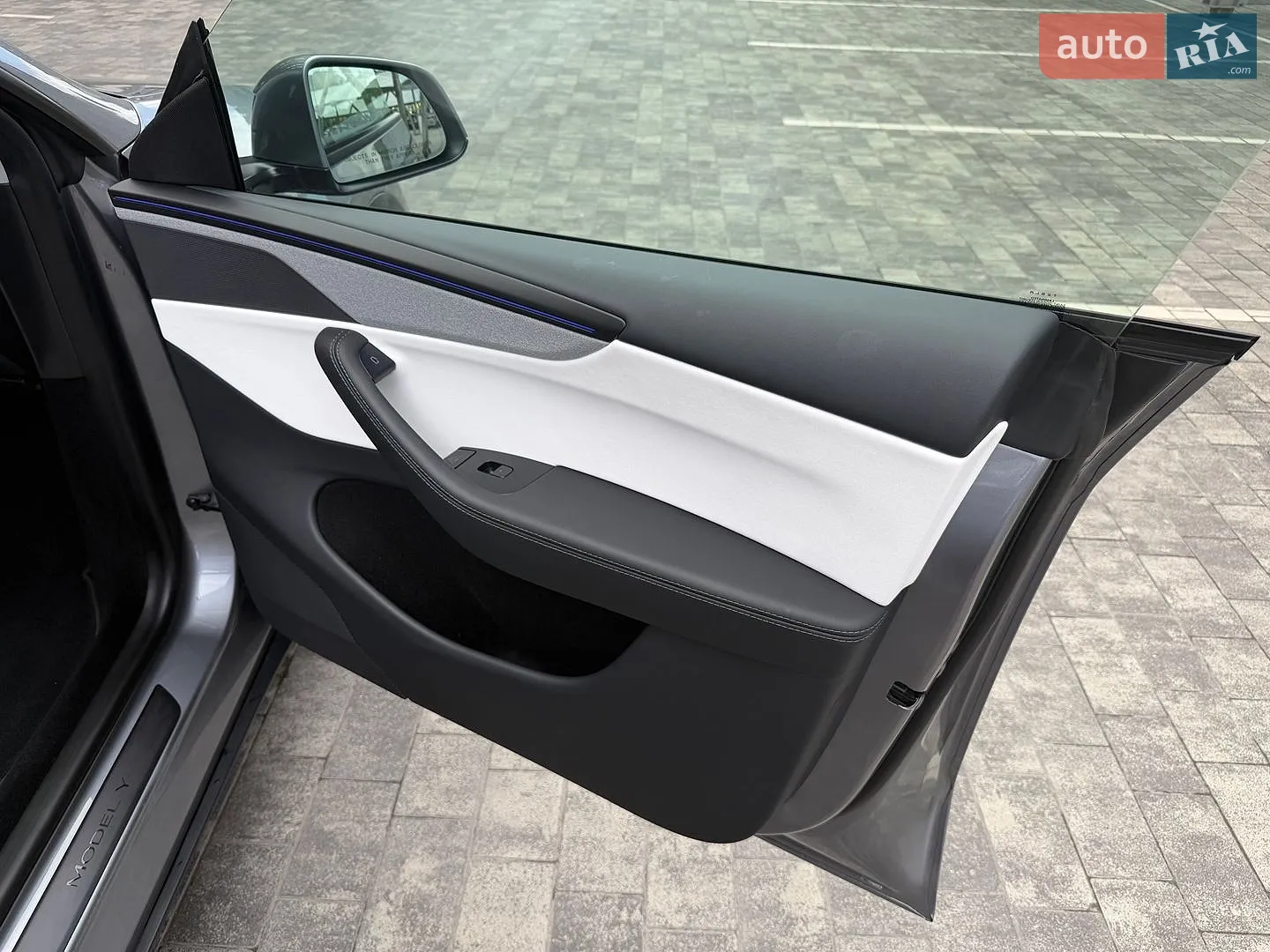 2025 Tesla Model Y - мініатюра 12