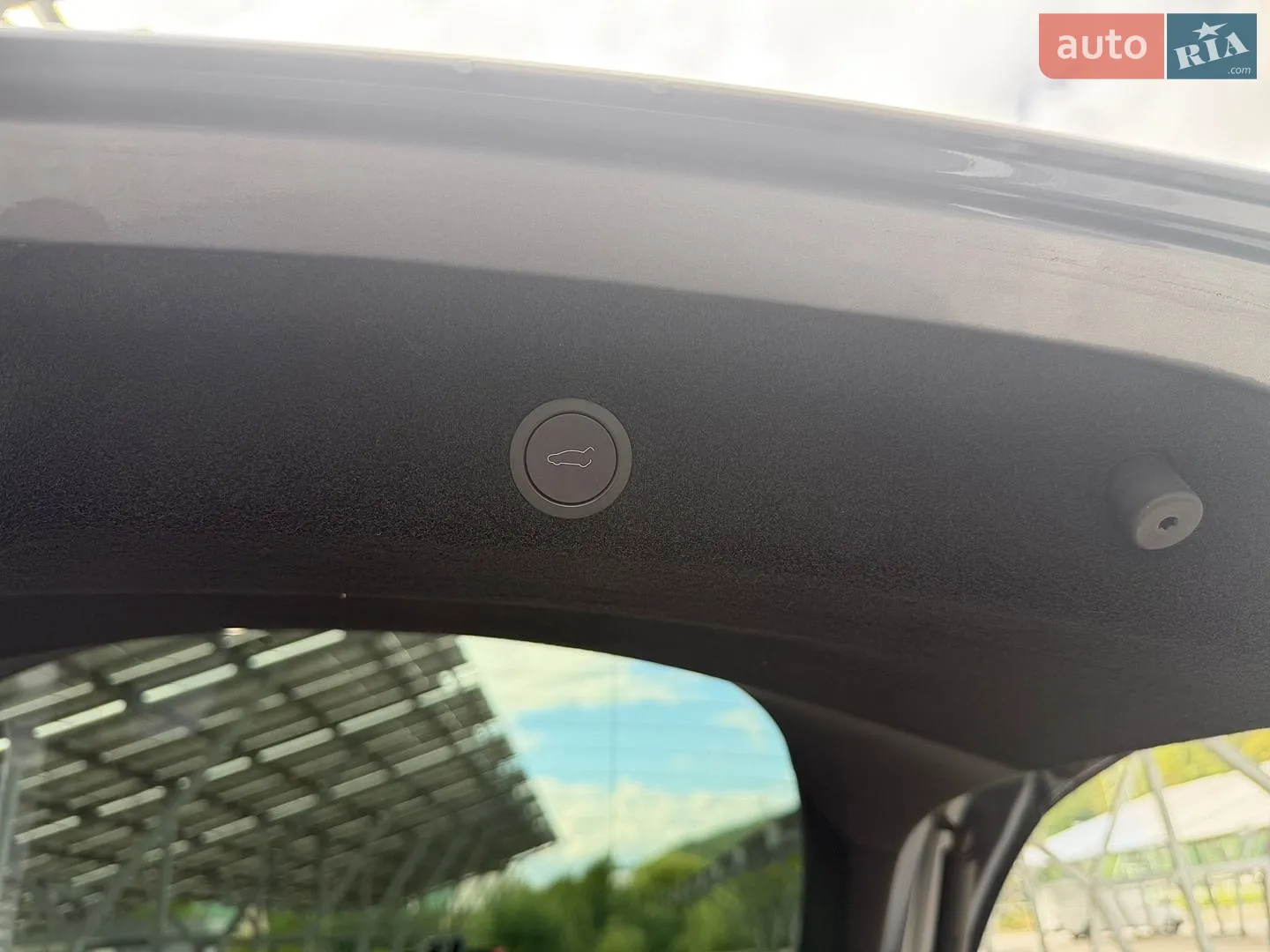 2025 Tesla Model Y - мініатюра 17