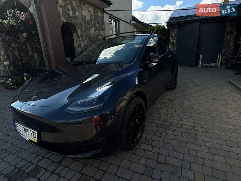 Tesla Model Y 2024