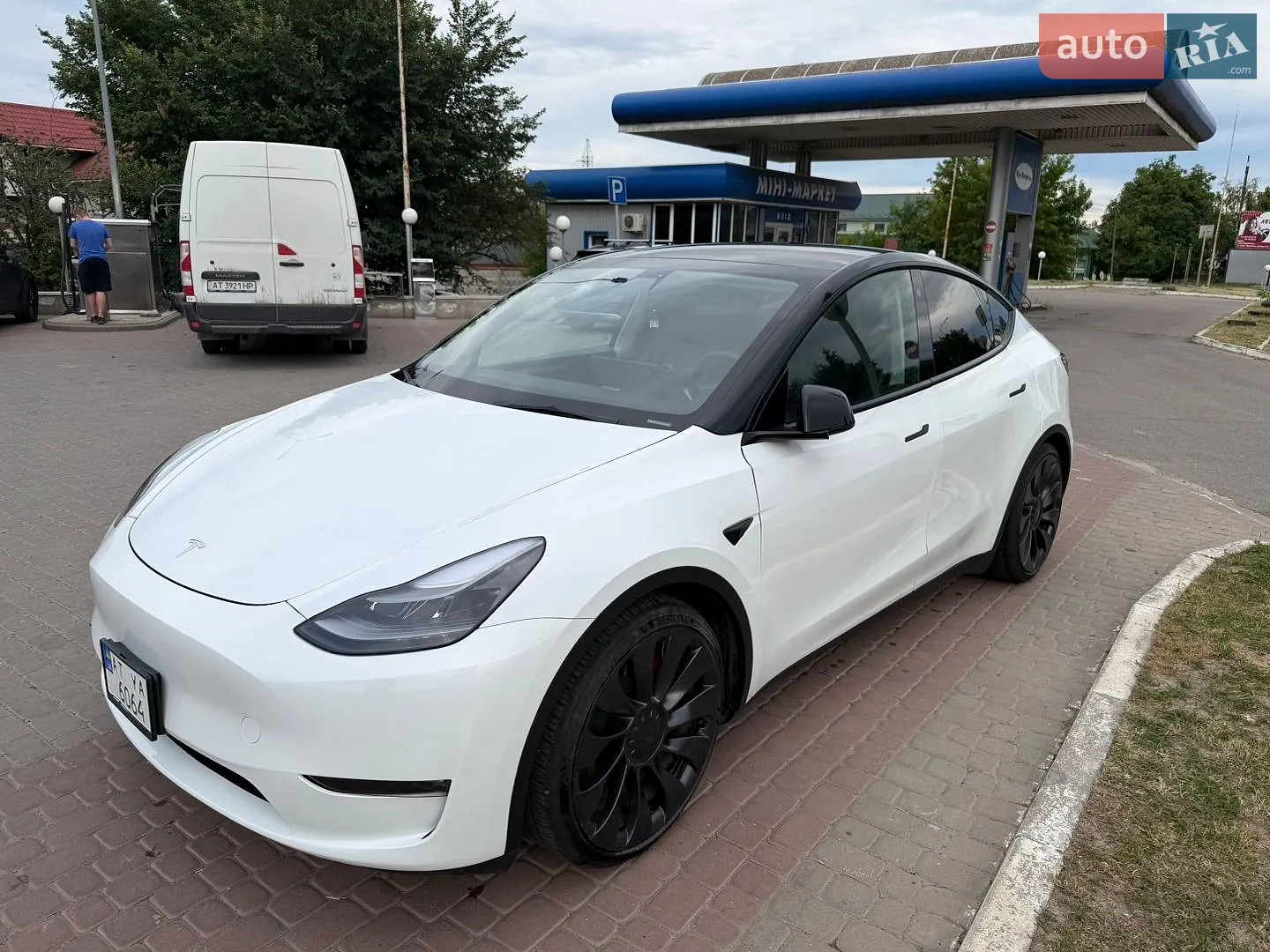 2023 Tesla Model Y - фото 1