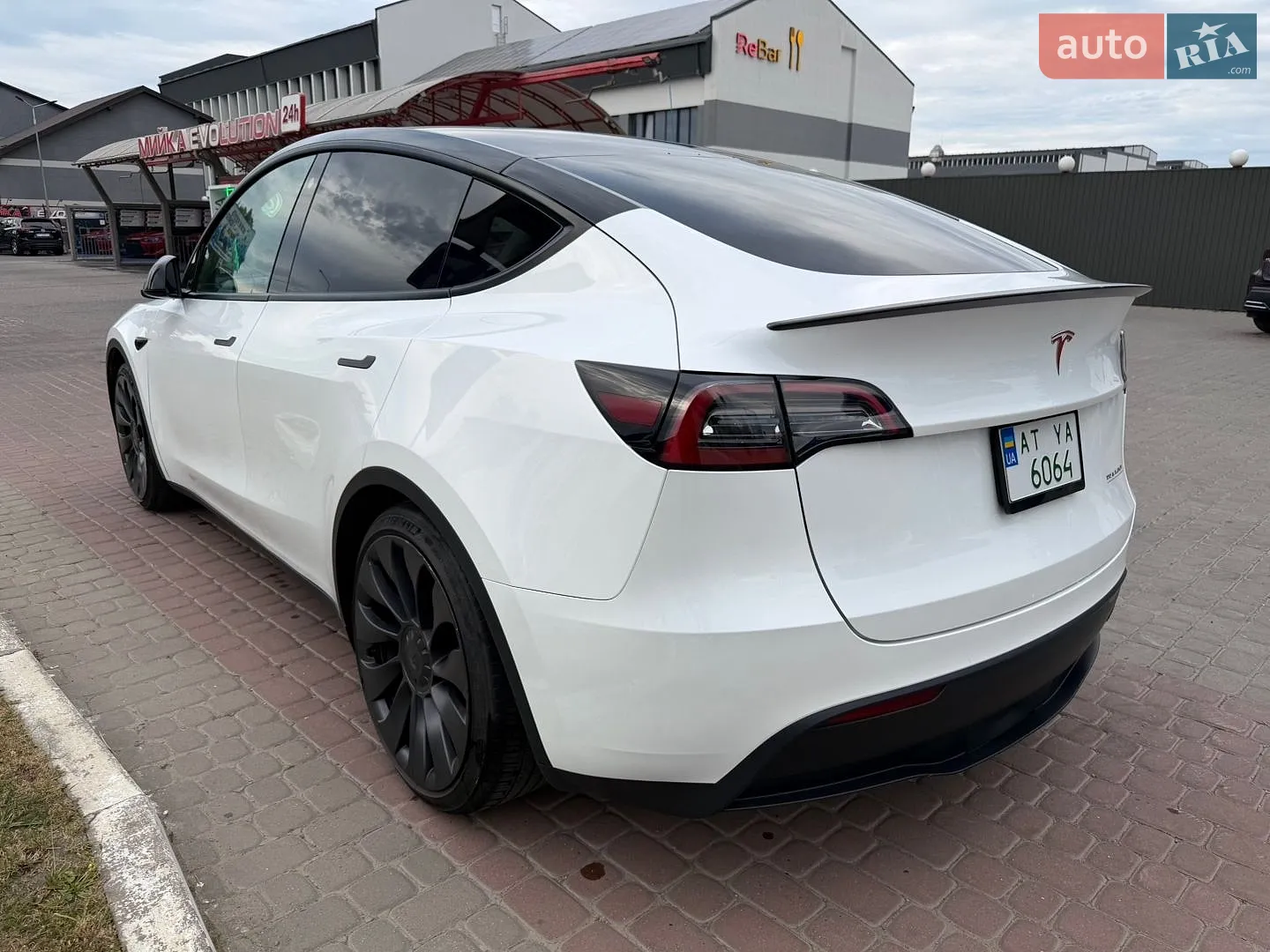 2023 Tesla Model Y - мініатюра 2