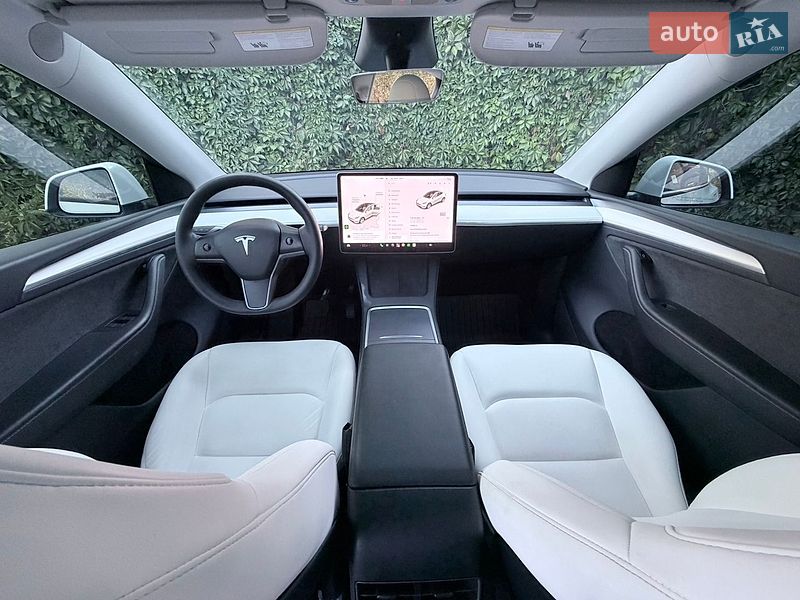 Внедорожник / Кроссовер Tesla Model Y 2024 в Киеве