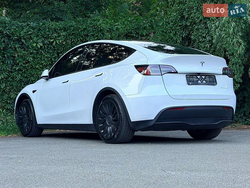 Внедорожник / Кроссовер Tesla Model Y 2024 в Киеве