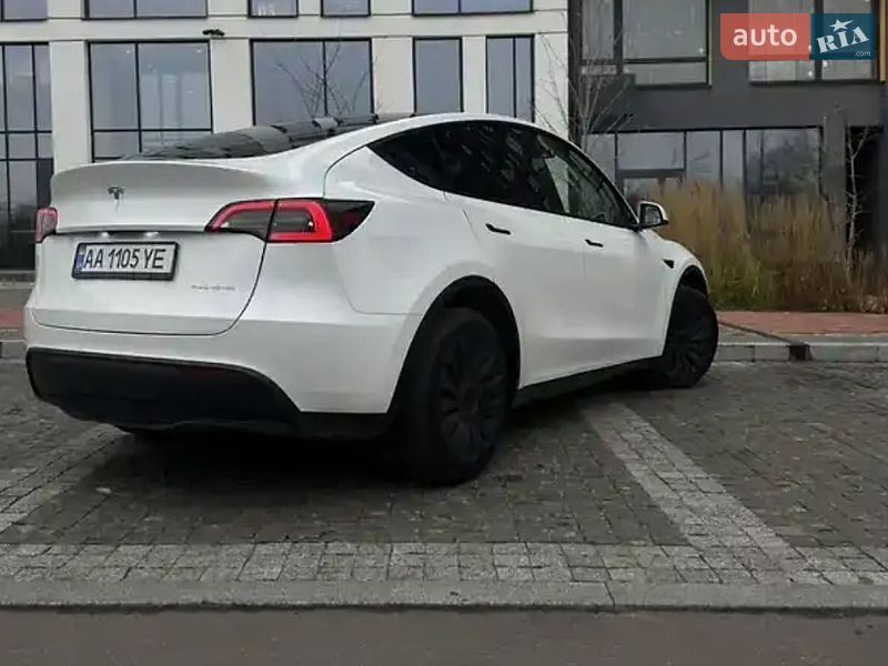 Внедорожник / Кроссовер Tesla Model Y 2023 в Киеве