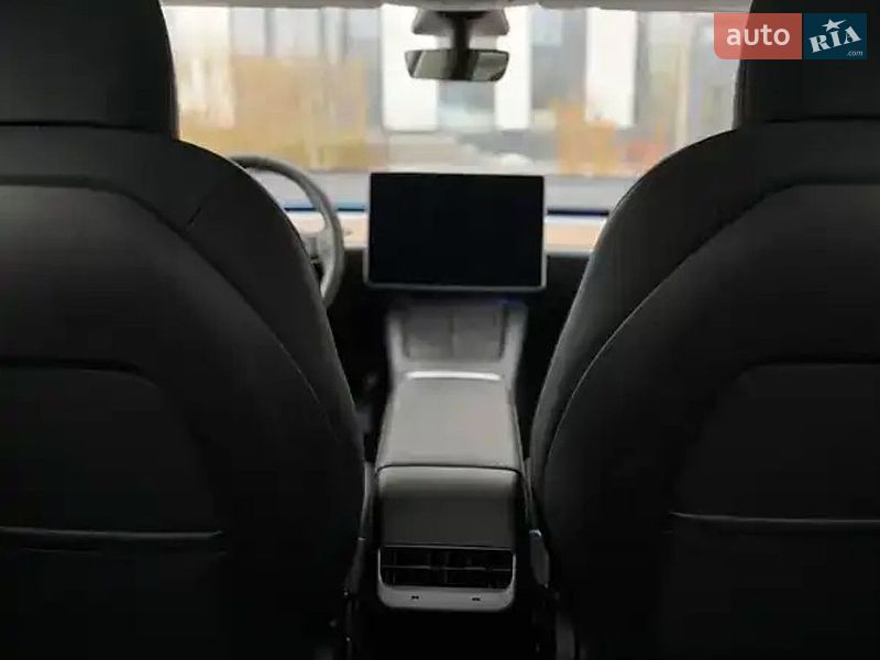 Внедорожник / Кроссовер Tesla Model Y 2023 в Киеве