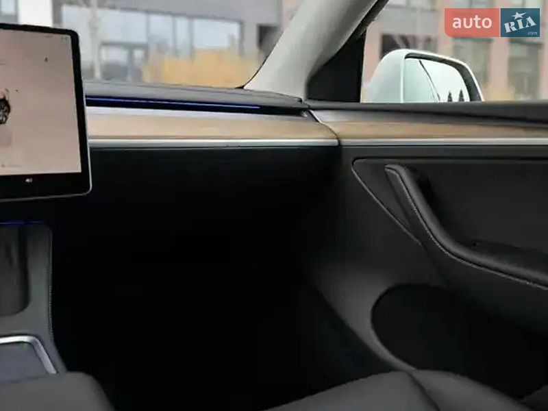 Внедорожник / Кроссовер Tesla Model Y 2023 в Киеве