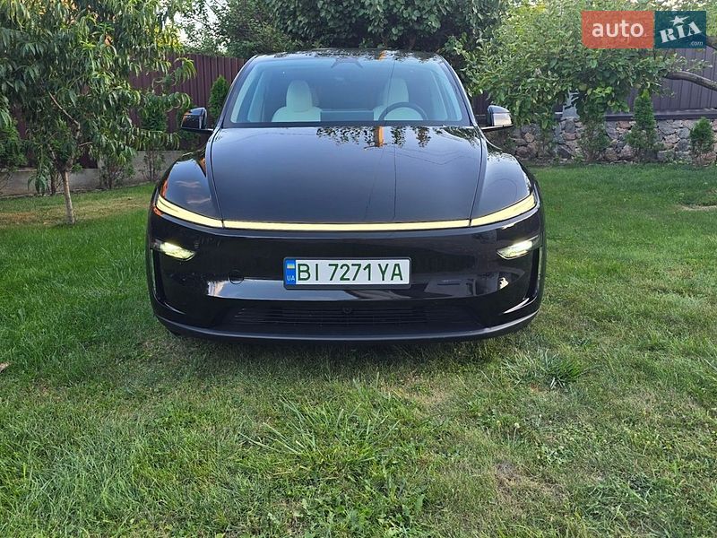 Внедорожник / Кроссовер Tesla Model Y 2025 в Полтаве