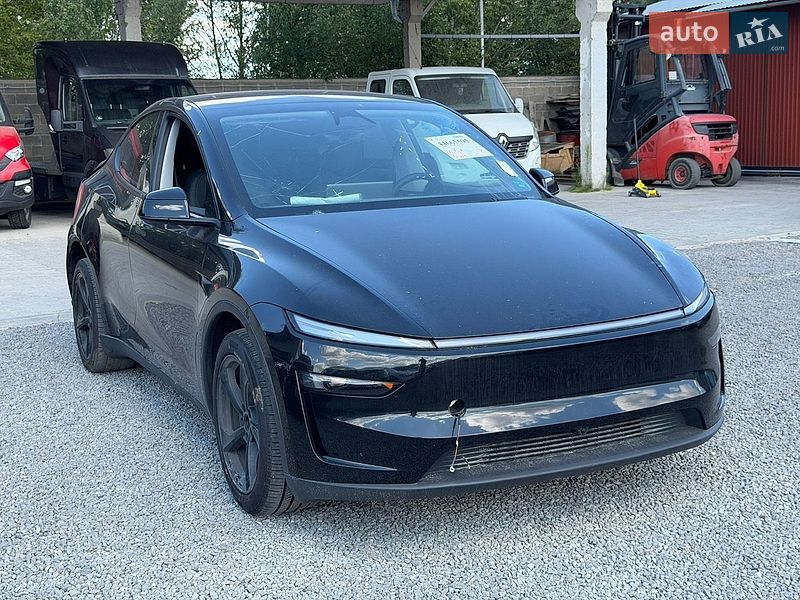Внедорожник / Кроссовер Tesla Model Y 2025 в Владимире