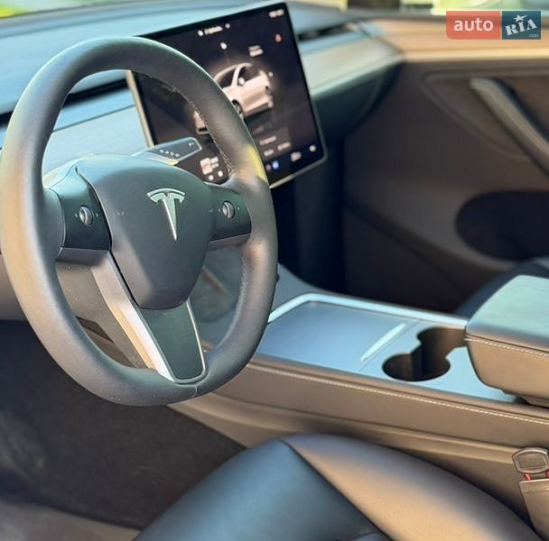 Позашляховик / Кросовер Tesla Model Y 2023 в Дніпрі
