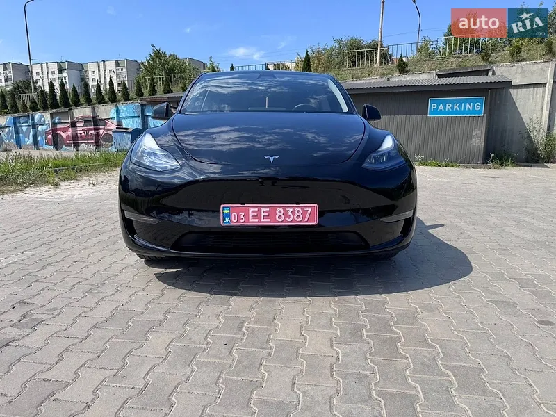 Tesla Model Y 2024