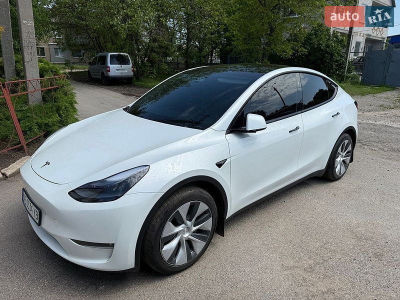 Позашляховик / Кросовер Tesla Model Y 2024 в Дніпрі