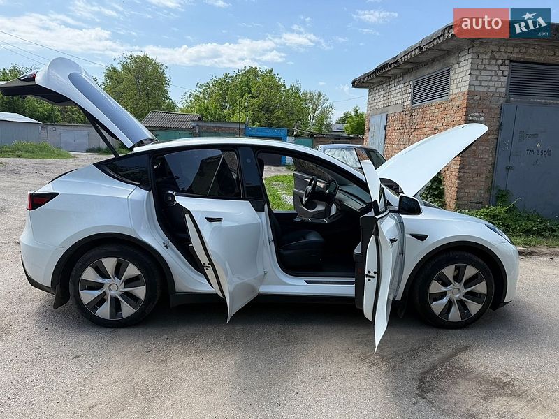 Позашляховик / Кросовер Tesla Model Y 2024 в Дніпрі