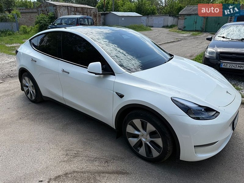 Позашляховик / Кросовер Tesla Model Y 2024 в Дніпрі