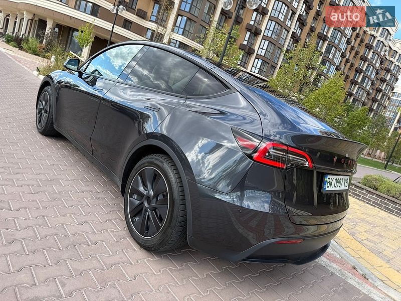 Внедорожник / Кроссовер Tesla Model Y 2024 в Киеве