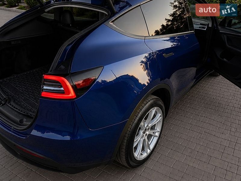 Позашляховик / Кросовер Tesla Model Y 2023 в Києві