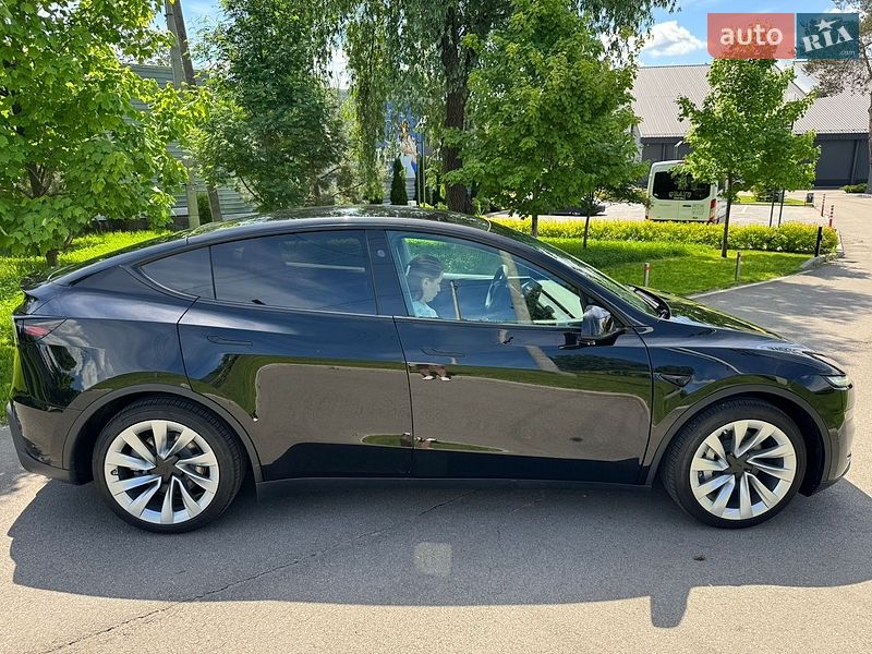 Внедорожник / Кроссовер Tesla Model Y 2025 в Киеве