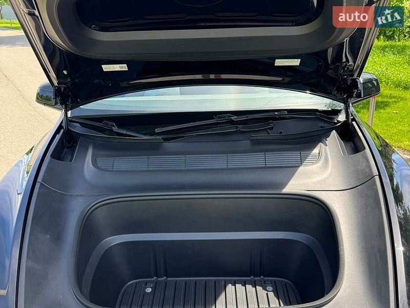 Внедорожник / Кроссовер Tesla Model Y 2025 в Киеве