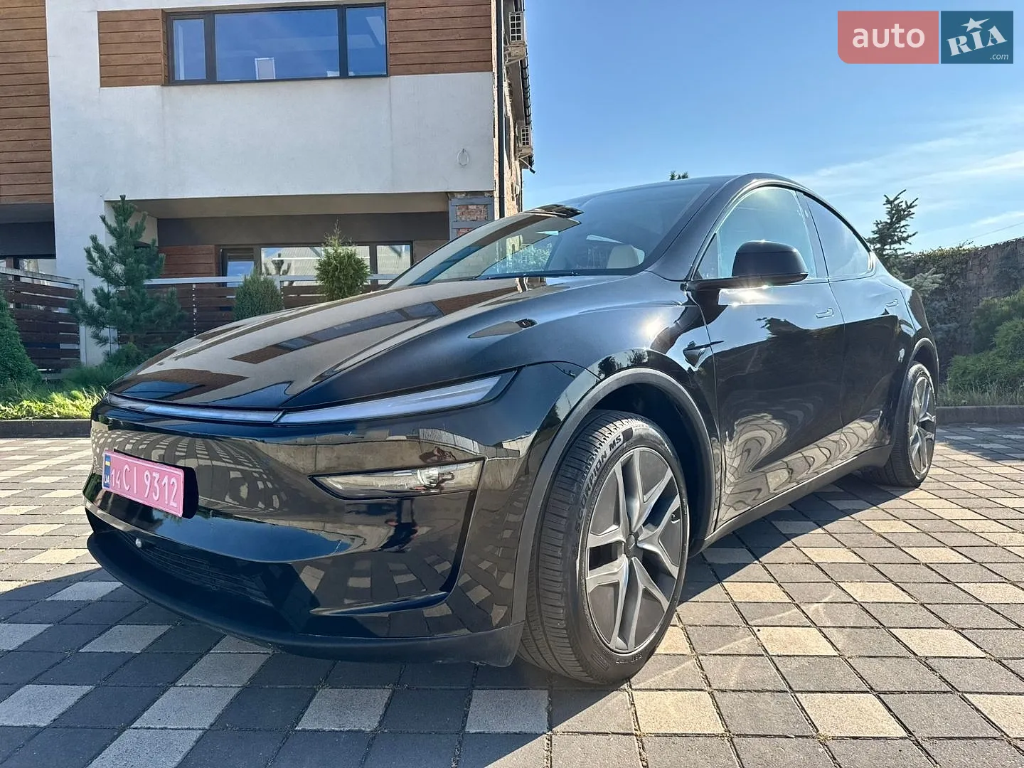 2026 Tesla Model Y - мініатюра 10