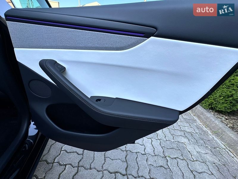 Позашляховик / Кросовер Tesla Model Y 2026 в Стрию