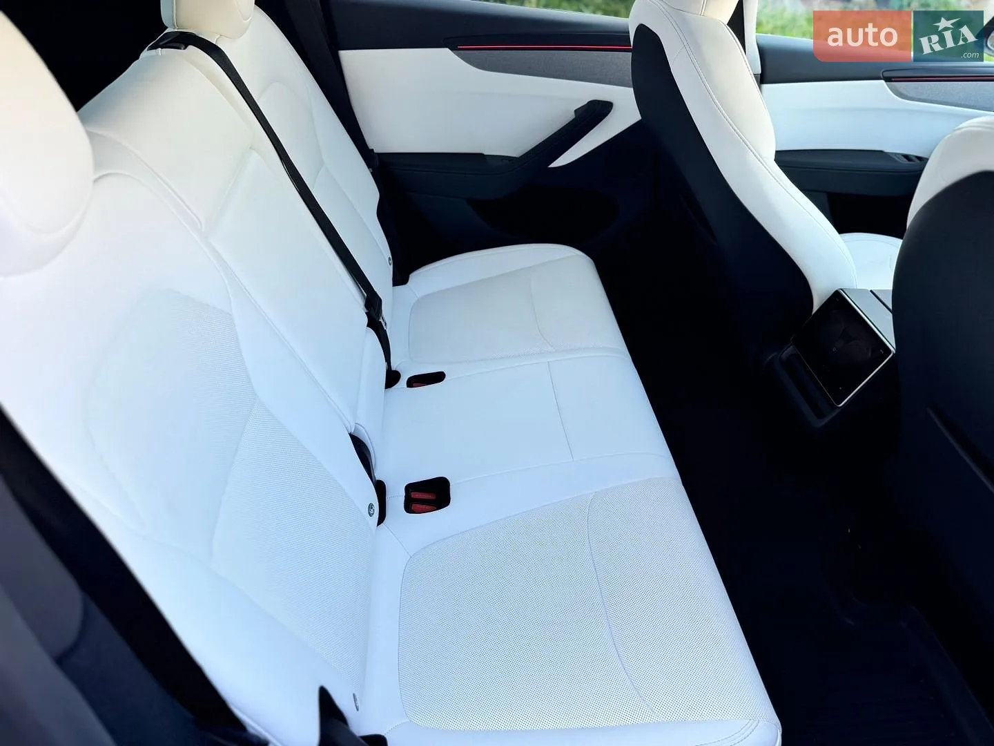 2026 Tesla Model Y - мініатюра 39