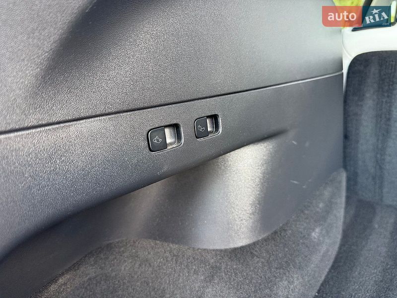 Позашляховик / Кросовер Tesla Model Y 2021 в Львові