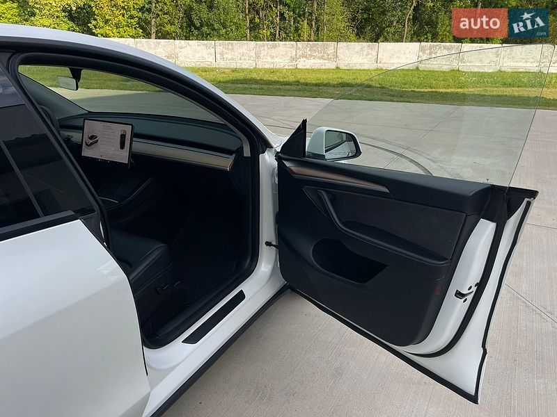 Внедорожник / Кроссовер Tesla Model Y 2023 в Луцке
