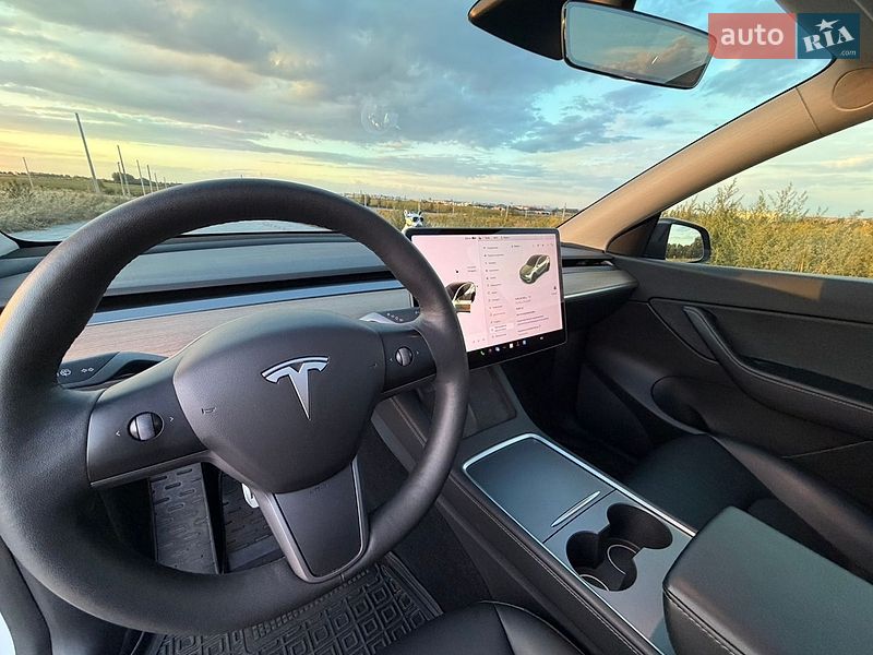 Внедорожник / Кроссовер Tesla Model Y 2021 в Ровно