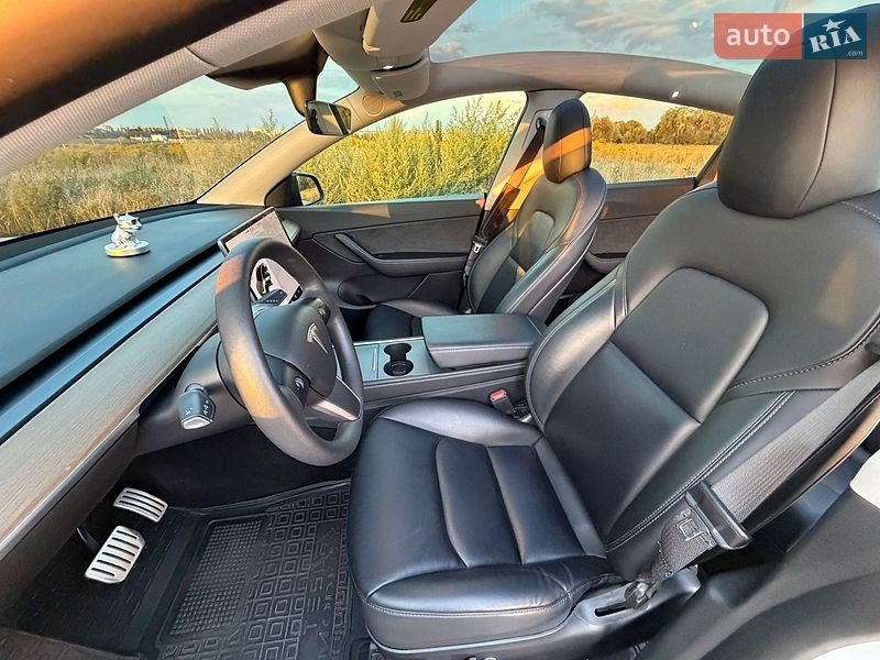 Внедорожник / Кроссовер Tesla Model Y 2021 в Ровно