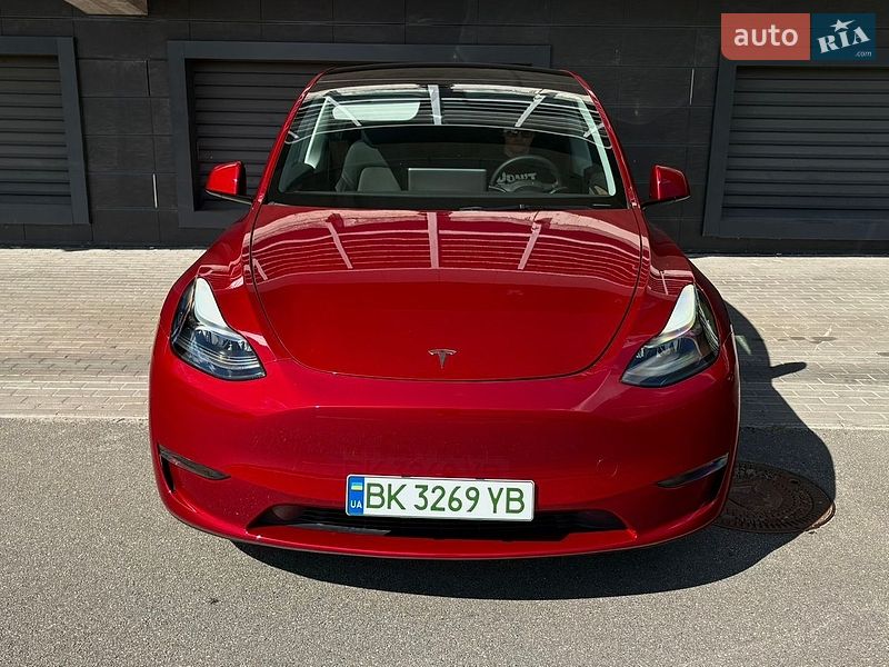 Tesla Model Y 2024