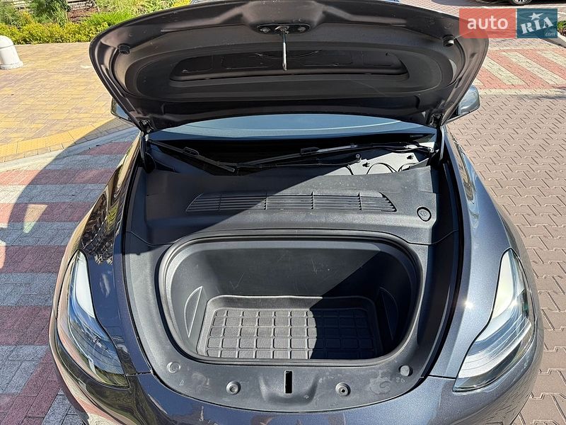 Позашляховик / Кросовер Tesla Model Y 2024 в Києві
